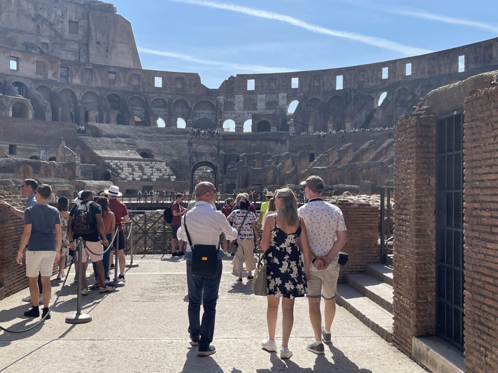 guide and couple colosseum