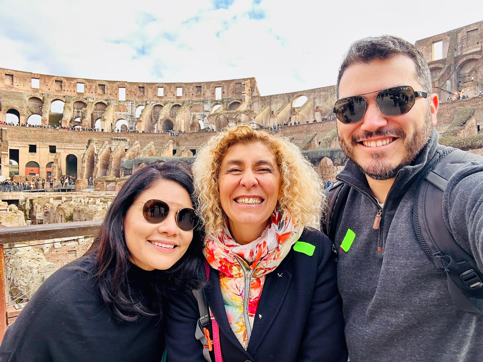 tour guide donatella with couple in colosseum arena
